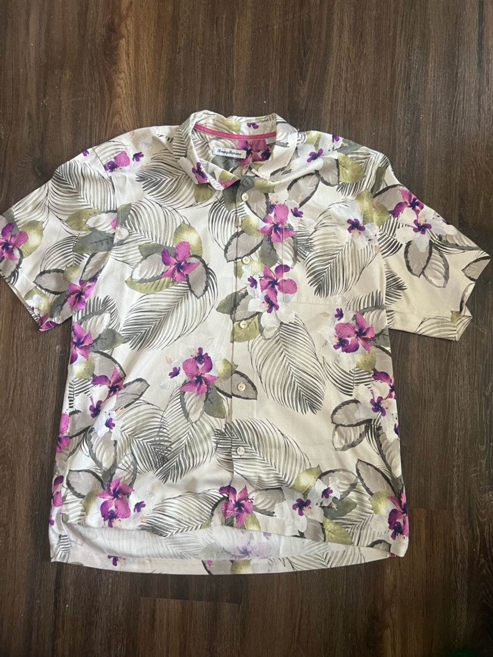 Tommy Bahama White Short-Sleeve Floral Button-Up with Purple Flowers Extra Large